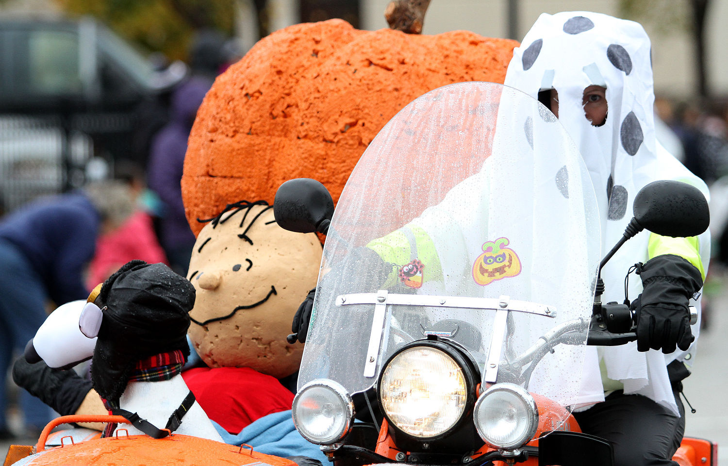 103115-parade07
